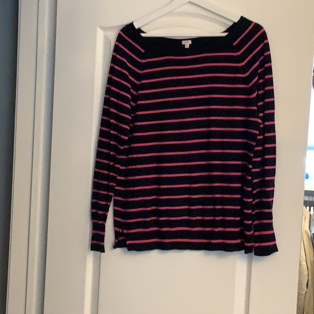 J Crew ladies long sleeve cotton sweater in navy and pink.    Size L
